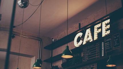 Gemütliches Café mit Gästen